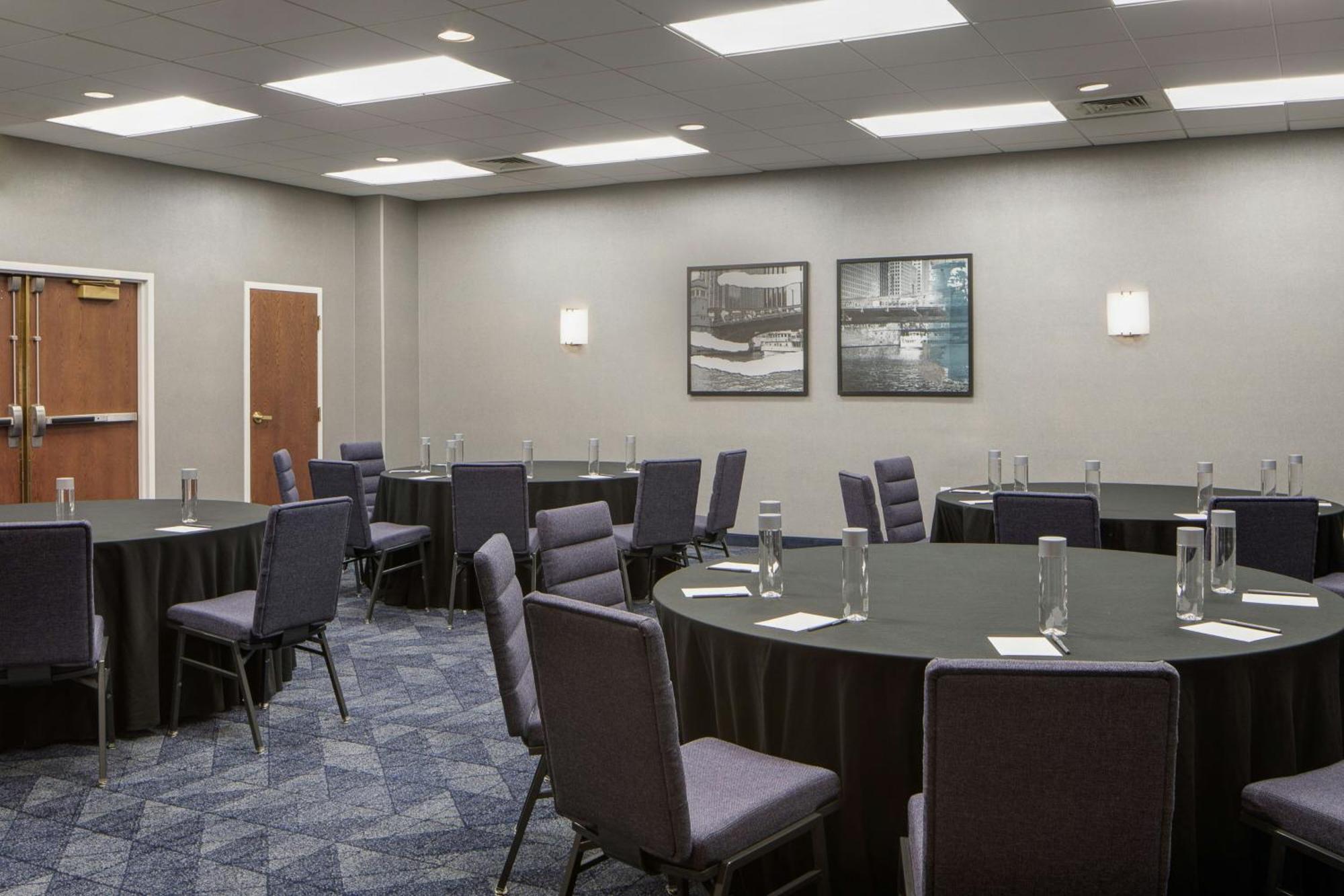 Courtyard By Marriott Chicago Downtown/River North Екстер'єр фото