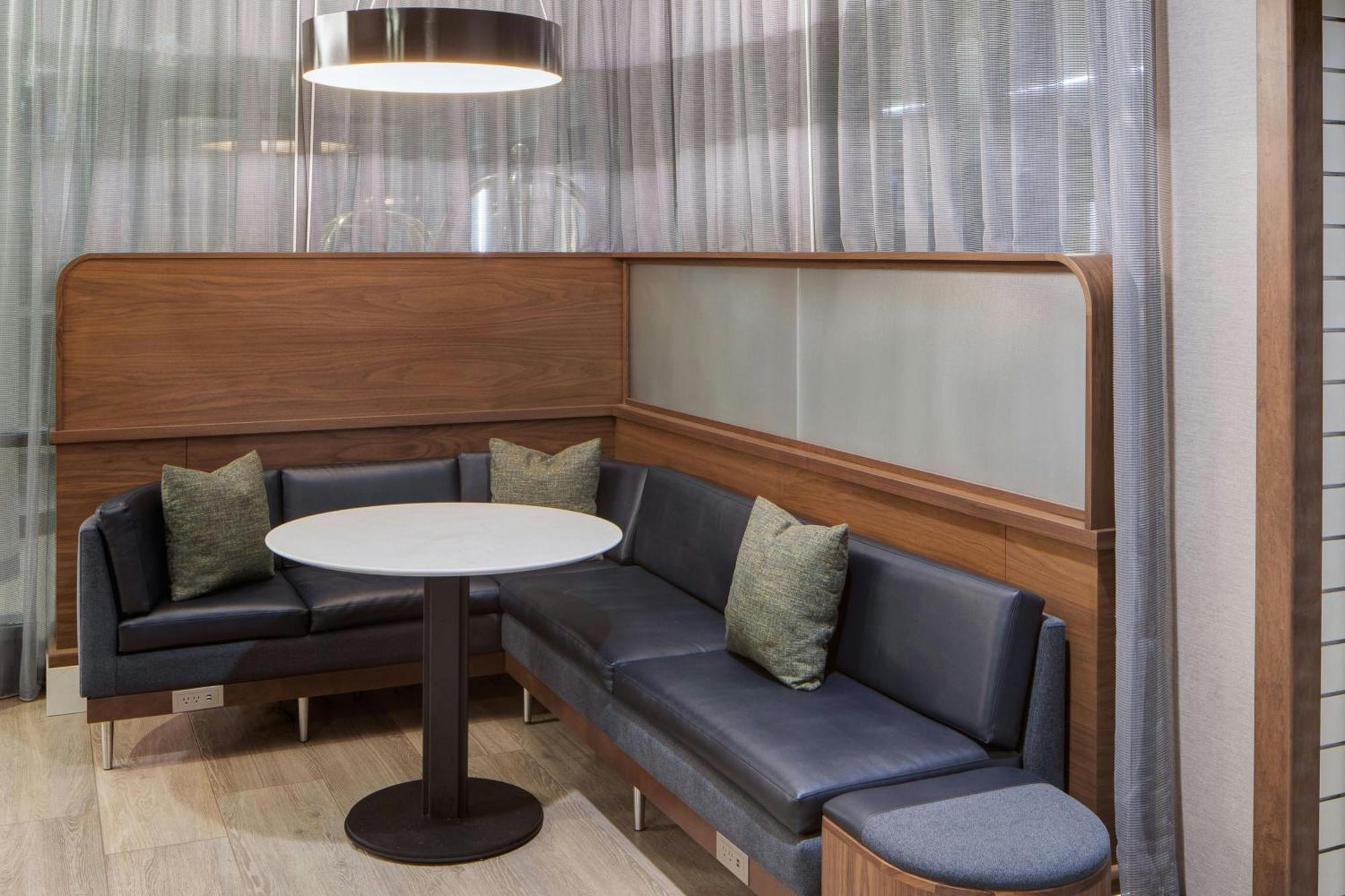 Courtyard By Marriott Chicago Downtown/River North Екстер'єр фото